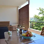 Spacieux 3 Pieces Avec Terrasse, Piscine Et Garage, A 2 Pas De La - Raphael - Fr-1-226a-274 아파트 *