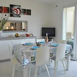 Spacieux 3 Pieces Avec Terrasse, Piscine Et Garage, A 2 Pas De La - Raphael - Fr-1-226a-274 * Saint-Raphaël