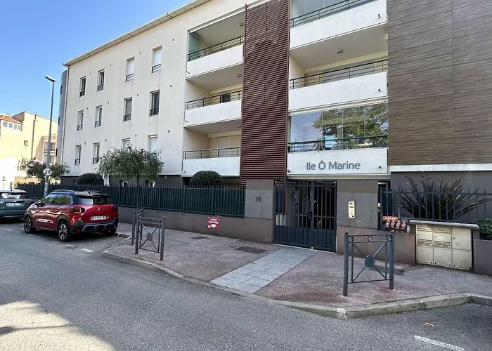 Spacieux 3 Pieces Avec Terrasse, Piscine Et Garage, A 2 Pas De La - Raphael - Fr-1-226a-274 Daire *