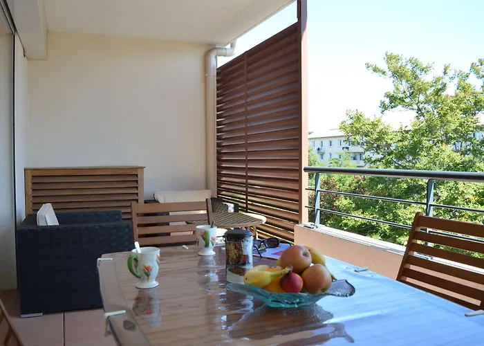 Spacieux 3 Pieces Avec Terrasse, Piscine Et Garage, A 2 Pas De La - Raphael - Fr-1-226a-274 Daire *