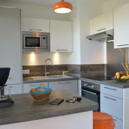 Spacieux 3 Pièces Avec Terrasse, Piscine Et Garage, à 2 Pas De La – Raphaël - Fr-1-226a-274 * Saint-Raphaël