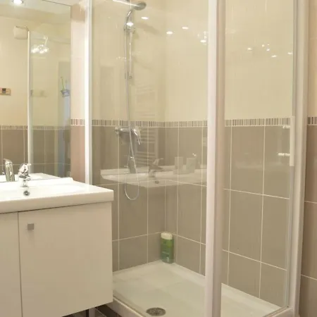 Spacieux 3 Pièces Avec Terrasse, Piscine Et Garage, à 2 Pas De La – Raphaël - Fr-1-226a-274 Saint-Raphaël