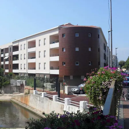 Spacieux 3 Pièces Avec Terrasse, Piscine Et Garage, à 2 Pas De La – Raphaël - Fr-1-226a-274