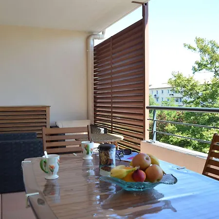 Spacieux 3 Pièces Avec Terrasse, Piscine Et Garage, à 2 Pas De La – Raphaël - Fr-1-226a-274 Apartamento *