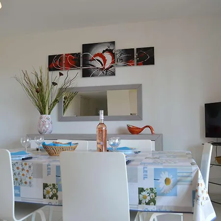 Spacieux 3 Pièces Avec Terrasse, Piscine Et Garage, à 2 Pas De La – Raphaël - Fr-1-226a-274