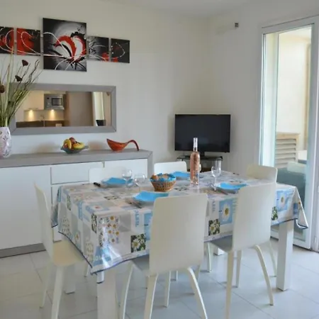 Spacieux 3 Pièces Avec Terrasse, Piscine Et Garage, à 2 Pas De La – Raphaël - Fr-1-226a-274 * Saint-Raphaël